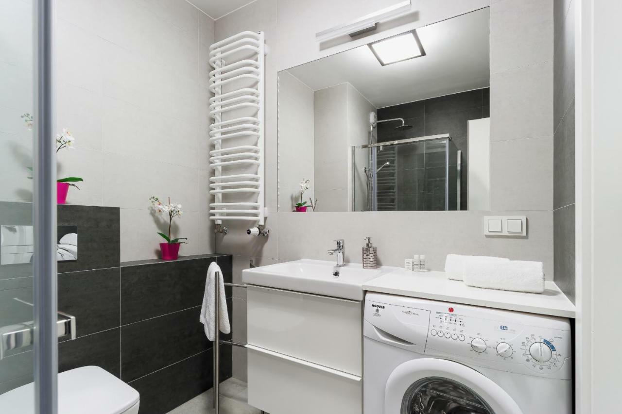 Apartments Claro II By Noclegi Renters Cracovie Extérieur photo