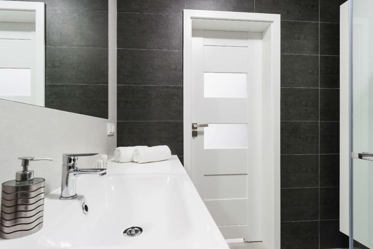 Apartments Claro II By Noclegi Renters Cracovie Extérieur photo